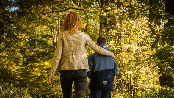 Identifikation und Abgrenzung von der Familie und der genetischen Herkunft sind wichtige Schritte auf der Suche nach der eigenen Identit&auml;t. - &copy; Christin Klose/dpa-tmn