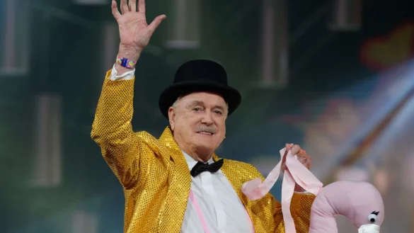 John Cleese bei der Verleihung des &laquo;Deutschen Comedypreises 2019&raquo; f&uuml;r sein Lebenswerk. (Archivbild) - &copy; Henning Kaiser/dpa