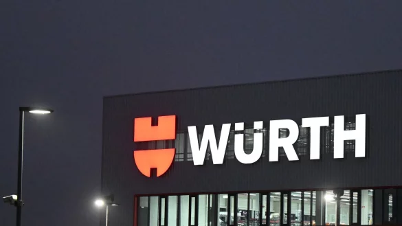 Beim Handelskonzern steht ein Generationenwechsel an. (Archivbild) - © Bernd Weißbrod/dpa