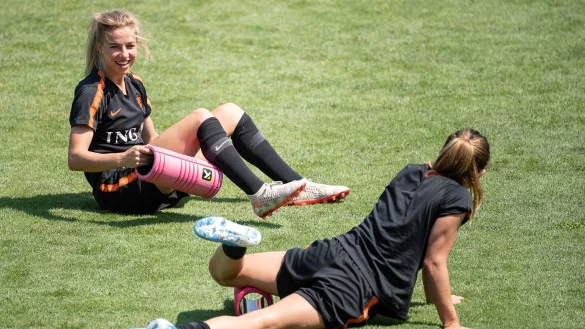 Im Leistungssport ist das Training mit der Faszienrolle ein mittlerweile gewohntes Bild. (Archivbild) - &copy; Sebastian Gollnow/dpa