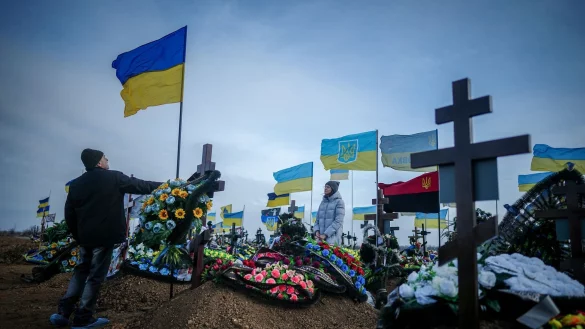 Welcher Weg f&uuml;hrt aus dem Ukraine-Krieg heraus? Die deutschen Parteien sind sich uneins. (Archivbild) - &copy; Kay Nietfeld/dpa