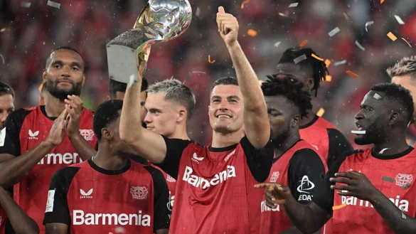 Bayer Leverkusens Team um Angreifer Patrik Schick k&ouml;nnte zeitnah einen 18 Jahre alten Neuzugang erhalten. - &copy; Bernd Thissen/dpa