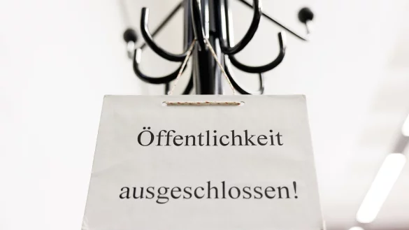 Im Prozess um ein entführtes Mädchen war die Öffentlichkeit nicht dabei. (Symbolbild) - © Friso Gentsch/dpa
