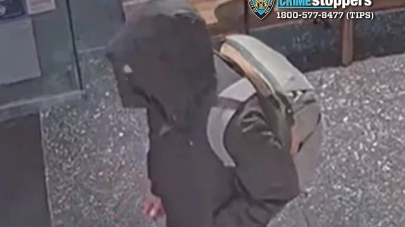 Der Schütze soll dunkle Kleidung und eine Kapuze getragen haben. - © New York City Police Department/ZUMA Press Wire/dpa