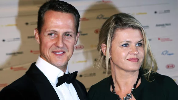 Mehrere Männer sollen versucht haben, Michael und Corinna Schumacher mit privaten Fotos zu erpressen. (Archivbild) - © Fredrik von Erichsen/dpa
