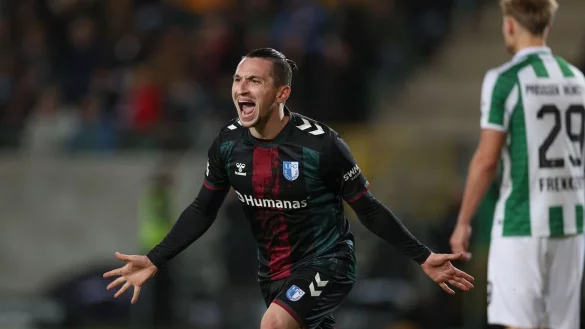 Baris Atik traf per Kopf zur Magdeburger Führung - © Friso Gentsch/dpa