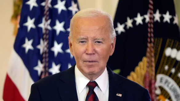Kurz vor seinem Abschied aus dem Weißen Haus kommt US-Präsident Joe Biden einer großen Zahl von Gnadengesuchen nach. - © Mark Schiefelbein/AP/dpa