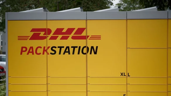 Beim Paketdienstleister DHL gibt es IT-Probleme. - &copy; Henning Kaiser/dpa
