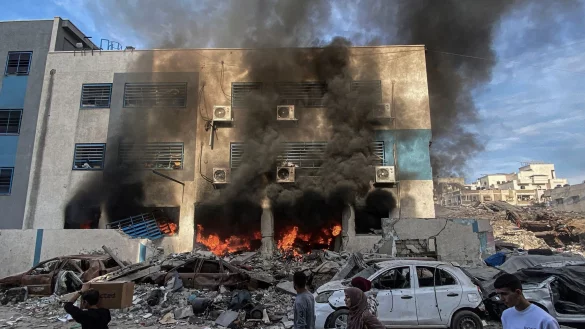 Bei einem israelischen Raketenangriff auf ein Haus in Beit Lahia im n - &copy; Hadi Daoud/APA Images via ZUMA Press Wire/dpa