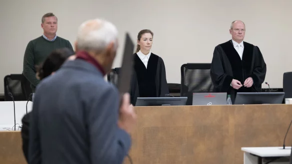 Aus Richtersicht gibt es keinen Zweifel daran, dass der Angeklagte 1974 im Auftrag des DDR-Geheimdienstes den t&ouml;dlichen Schuss abfeuerte. - &copy; Sebastian Christoph Gollnow/dpa