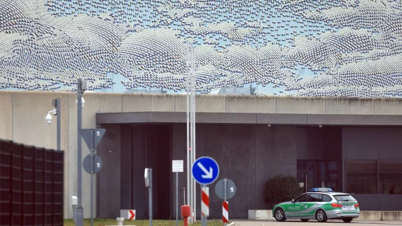 Gegen mehrere Mitarbeiter wurde ein Betretungsverbot verhängt. - © Karl-Josef Hildenbrand/dpa