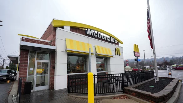 Ein Kunde hatte den Verdächtigen in einem McDonald\\\'s-Restaurant von Fahndungsfotos erkannt. - © Gene J. Puskar/AP/dpa