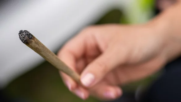 Kiffen auf dem Weihnachtsmarkt? Aus Jugendschutzgr&uuml;nden faktisch verboten, argumentiert das Gesundheitsministerium in NRW (Symbolbild) - &copy; Monika Skolimowska/dpa