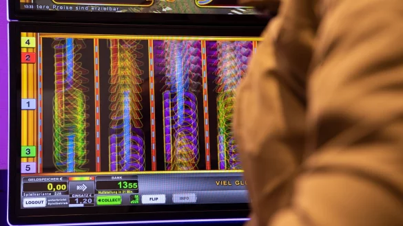 Die Sch&auml;den auf Individuen durch Gl&uuml;cksspiel sind offenbar h&ouml;her als bisher angenommen. (Symbolbild) - &copy; Sebastian Gollnow/dpa