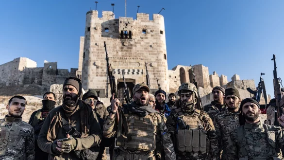 Eine Rebellen-Allianz in Syrien hat fast die ganze Millionenstadt Aleppo im Norden des Landes unter ihre Kontrolle gebracht. - &copy; Anas Alkharboutli/dpa