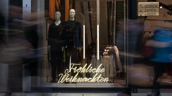 Einige Handelsbranchen waren zufrieden mit dem Weihnachtsgeschäft, in anderen - wie im Bereich Mode - lief es nicht so gut. - © Boris Roessler/dpa