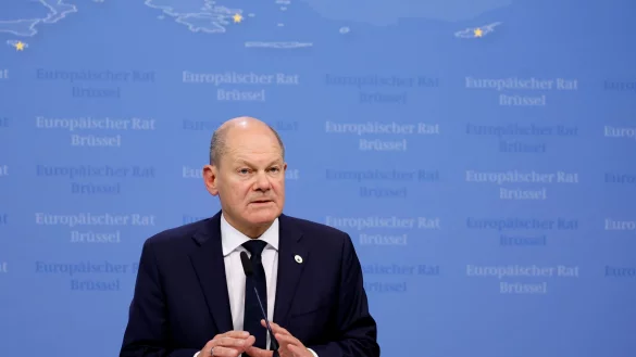 Bundeskanzler Scholz (SPD) fordert eine beschleunigte Umsetzung der Reform. - &copy; Geert Vanden Wijngaert/AP/dpa