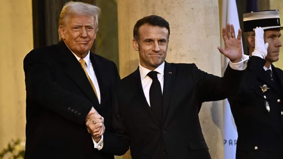 Der Besuch in Frankreich ist Trumps erster Auslandstrip seit seinem Wahlsieg Anfang November. - © Julien De Rosa/AFP/dpa