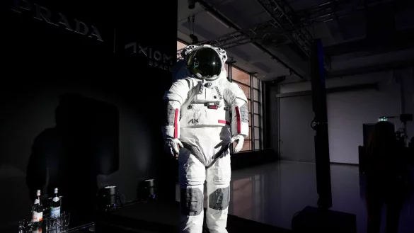 Mit den Raumanz&uuml;gen sollen Astronauten &uuml;bern&auml;chstes Jahr wieder zum Mond fliegen. - &copy; Antonio Calanni/AP