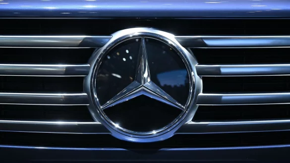 Die Aktie von Mercedes-Benz schw&auml;chelt. (Archivbild) - &copy; Johannes Neudecker/dpa