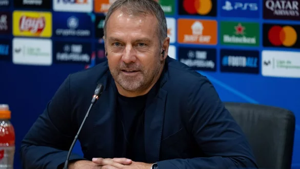 Hansi Flick erlebt am Mittwoch sein erstes Pflichtspiel als Barcelona-Coach in Deutschland. - © Sven Hoppe/dpa