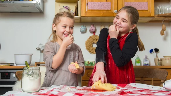 Sicherer Genuss: Vegane Rezepte enthalten keine rohen Eier und sind somit ideal für kleine Naschkatzen. - © Benjamin Nolte/dpa-tmn