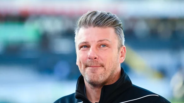 Kwasniok will mit Paderborn in Magdeburg gewinnen. - © Silas Schueller/DeFodi Images/dpa