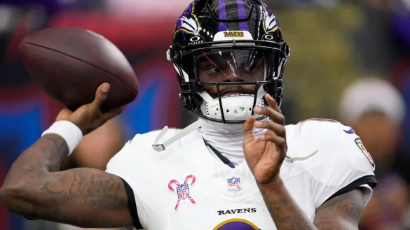 Lamar Jackson glänzte mit zwei geworfenen und einem erlaufenen Touchdown in Houston. - © David J. Phillip/AP/dpa