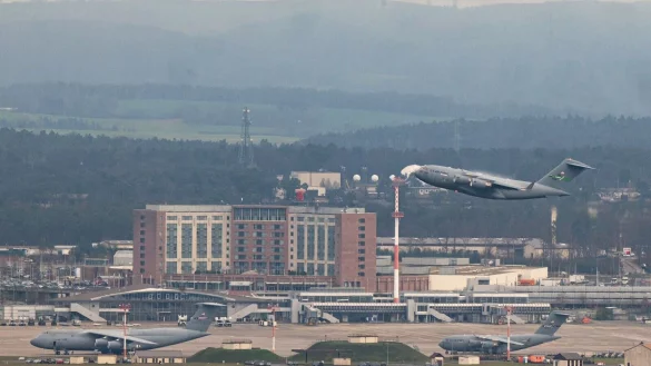 Der Luftwaffenstützpunkt Ramstein spielt eine wichtige technische Rolle im US-Drohnenprogramm. (Archivbild) - © Evelyn Denich/dpa