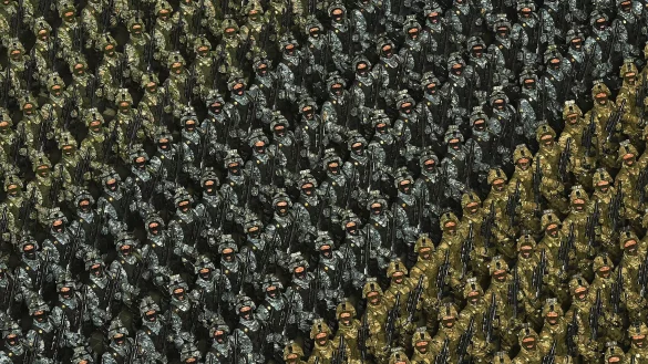 Erstmals soll ein unter russischer Fahne kämpfender Soldat aus Nordkorea im Ukraine-Krieg in Gefangenschaft geraten - und wenig später verstorben sein. (Archivbild) - © Uncredited/KCNA via KNS/dpa