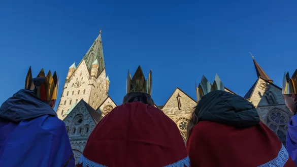 Im Dom von Paderborn ist die Aktion Dreikönigssingen eröffnet worden. - © Friso Gentsch/dpa