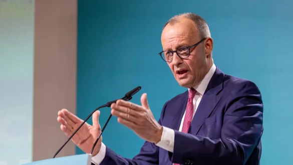 «Das ist sehr seriös«, sagt Merz über das Unionswahlprogramm. - © Thomas Banneyer/dpa