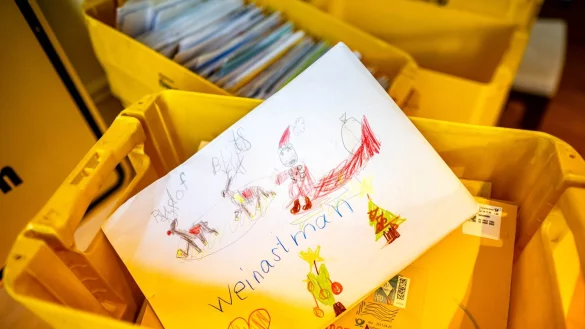 Zehntausende Kinder schreiben jedes Jahr ihre W&uuml;nsche ans Christkind oder an den Weihnachtsmann. - &copy; Sina Schuldt/dpa