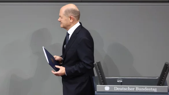 Scholz verliert wie geplant Vertrauensfrage. - © Christoph Soeder/dpa