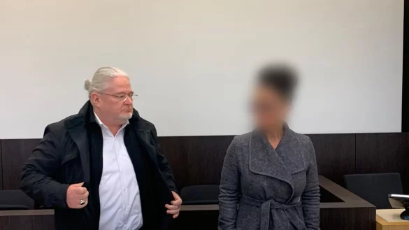 Im Fall um eine Unfallfahrerin, die einen Sterbenden fotografiert und weitergefahren sein soll, könnte die nächste Instanz folgen. (Archivbild) - © Martin Höke/dpa