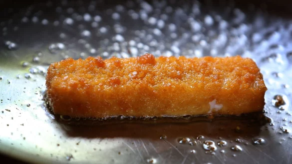 Verbraucher sollten die Fischst&auml;bchen nicht braten oder gar essen. (Archivfoto) - &copy; Karl-Josef Hildenbrand/dpa