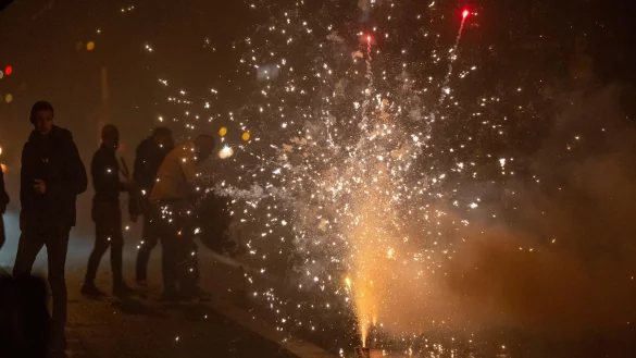 Bei Augenverletzungen durch Feuerwerk ist sofortige Hilfe n&ouml;tig. - &copy; Christoph Reichwein/dpa/dpa-tmn