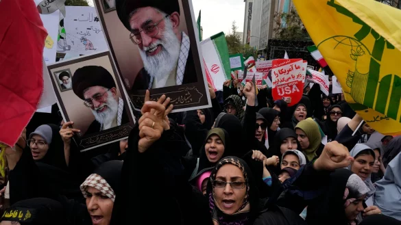 An einem neuen Angriff auf Israel sollen Medienberichten zufolge auch die regul&auml;ren iranischen Streitkr&auml;fte beteiligt sein. - &copy; Vahid Salemi/AP/dpa