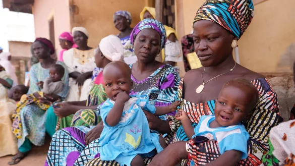 Den Vereinten Nationen fehlt Geld, um alle Bed&uuml;rftigen zu unterst&uuml;tzen. Vor allem Frauen und Kinder leiden laut UN-Nothilfekoordinator Tom Fletcher darunter. (Archivbild) - &copy; Sunday Alamba/AP