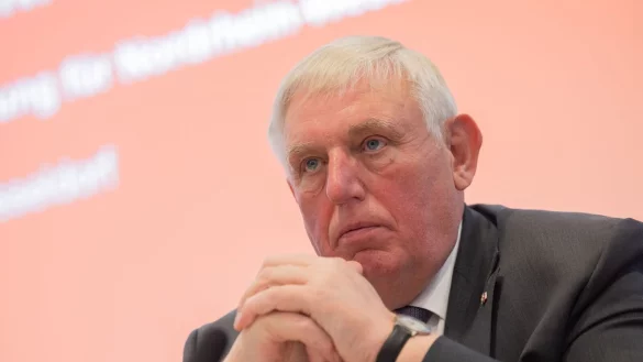 Karl-Josef Laumann: «Wir werden die Betreuungsdichte bei den kommunalen Jobcentern im kommenden Jahr weiter steigern.» - © Rolf Vennenbernd/dpa