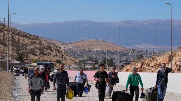 Menschen fl&uuml;chten vor den K&auml;mpfen im Libanon. (Archiv) - &copy; Hassan Ammar/AP/dpa