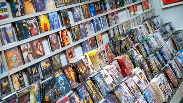 M&ouml;rderische Verben wie &laquo;t&ouml;ten&raquo; tauchen zunehmend in Filmen auf. (Archivbild) - &copy; Jens B&uuml;ttner/dpa-Zentralbild/ZB