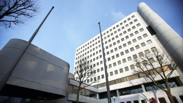 Das Landgericht pr&uuml;ft zwei Anklagen gegen drei M&auml;nner wegen schweren Missbrauchs. (Symbolbild) - &copy; Oliver Berg/dpa