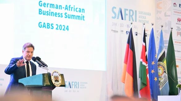 Bundeswirtschaftsminister Habeck wirbt f&uuml;r sichere Investitionsbedingungen in Afrika. - &copy; Sebastian Christoph Gollnow/dpa