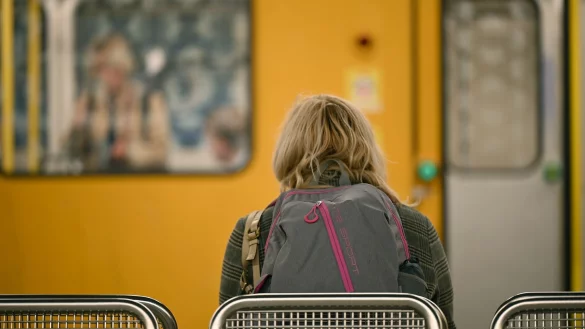 Die Berliner Gr&uuml;nen wollen die Sicherheit f&uuml;r weibliche Fahrg&auml;ste verbessern und schlagen spezielle Frauenabteile in der U-Bahn vor. (Archivbild) - &copy; Niklas Graeber/dpa