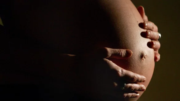 Fachleute weisen darauf hin, dass schon eine Gewichtsabnahme von fünf bis zehn Prozent die Fruchtbarkeit erhöhen kann. (Symbolbild) - © picture alliance / dpa