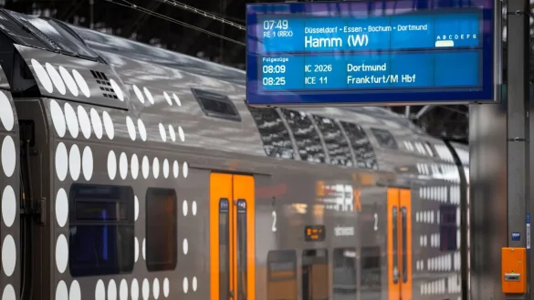 Bei RRX-Z&uuml;gen kommt es in NRW derzeit zu Ausf&auml;llen und Kapazit&auml;tsproblemen. (Archivbild) - &copy; Thomas Banneyer/dpa