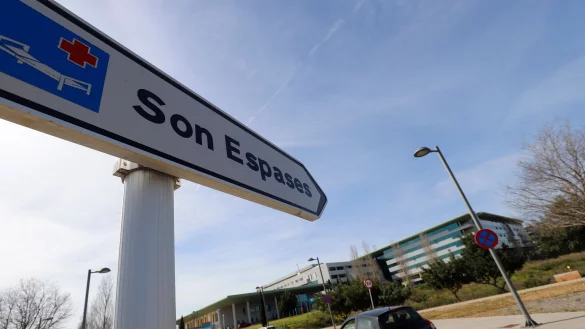 Die Geretteten wurden in das Krankenhaus Son Espases in Palma gebracht. - &copy; Clara Margais/dpa