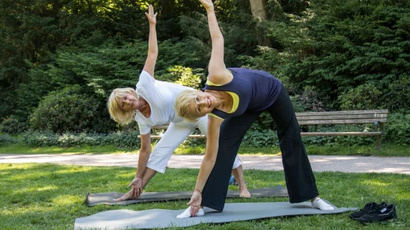 Die Schnittmenge mit Yoga ist zwar gegeben: Beim Pilates liegt der Fokus allerdings auf der Kr&auml;ftigung der K&ouml;rpermitte. - &copy; Christin Klose/dpa-tmn