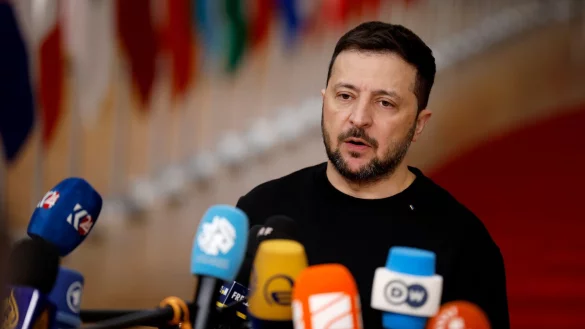 Räumt ein, dass es ohne die USA schwer wird: der ukrainische Präsident Wolodymyr Selenskyj. - © Geert Vanden Wijngaert/AP/dpa